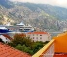Jankovic apartman - 90 méterre a tengertől, Magán szállás a községben Prčanj, Montenegró